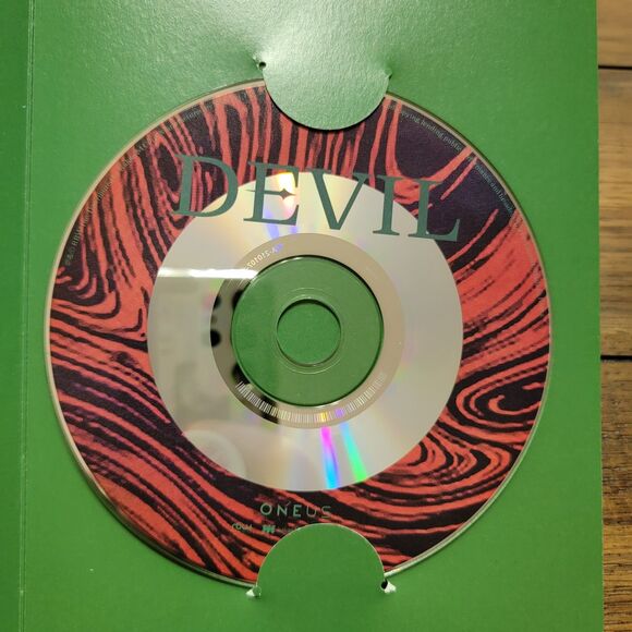 CD Oneus: Devil - First Full Album (Green Version) - Picture 4 of 5